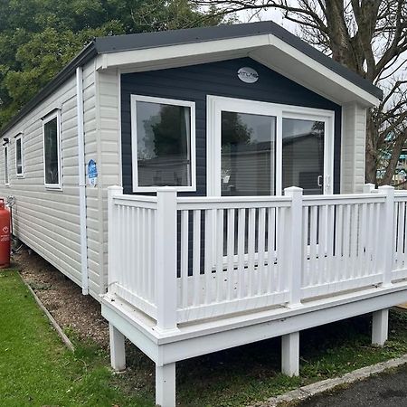 Готель Weymouth Bay Preston  Екстер'єр фото