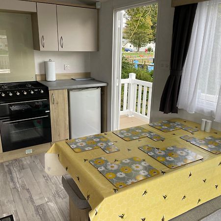 Готель Weymouth Bay Preston  Екстер'єр фото