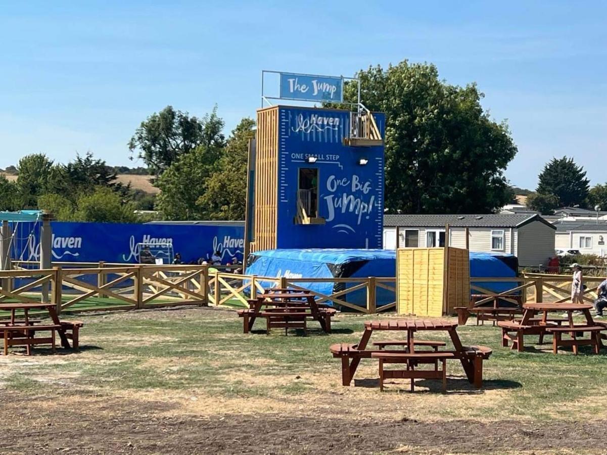 Готель Weymouth Bay Preston  Екстер'єр фото