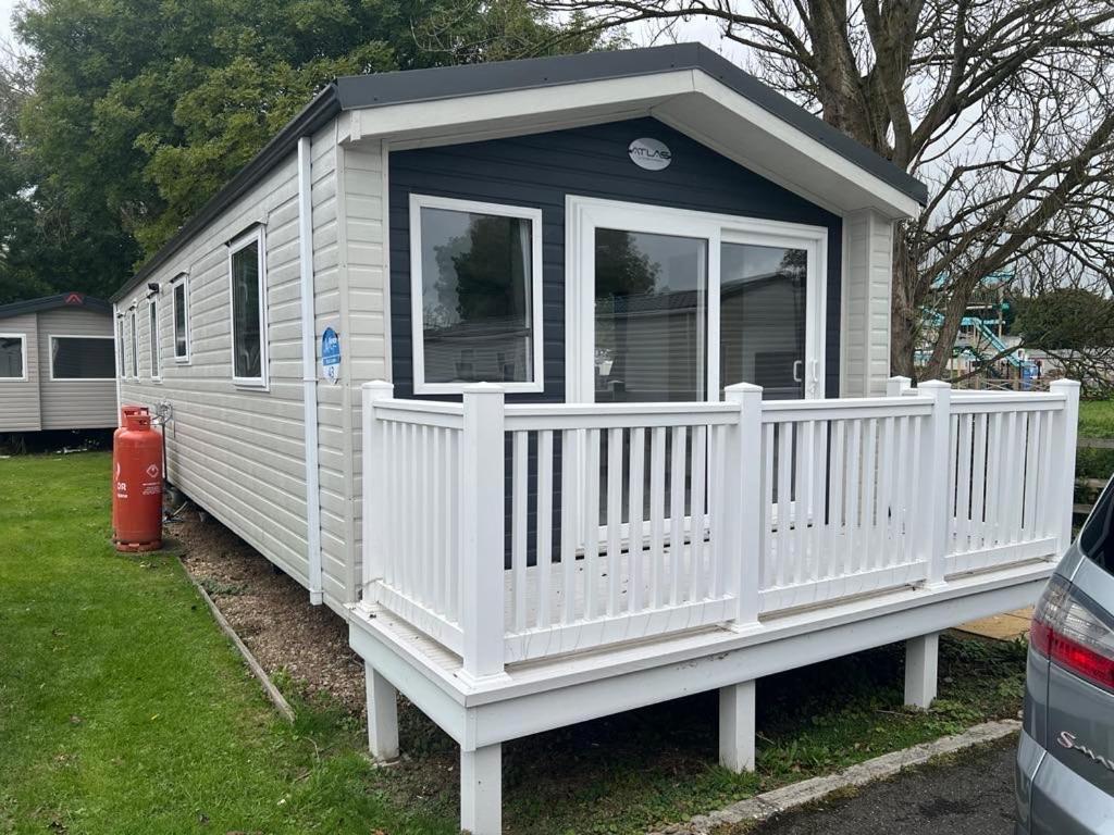 Готель Weymouth Bay Preston  Екстер'єр фото